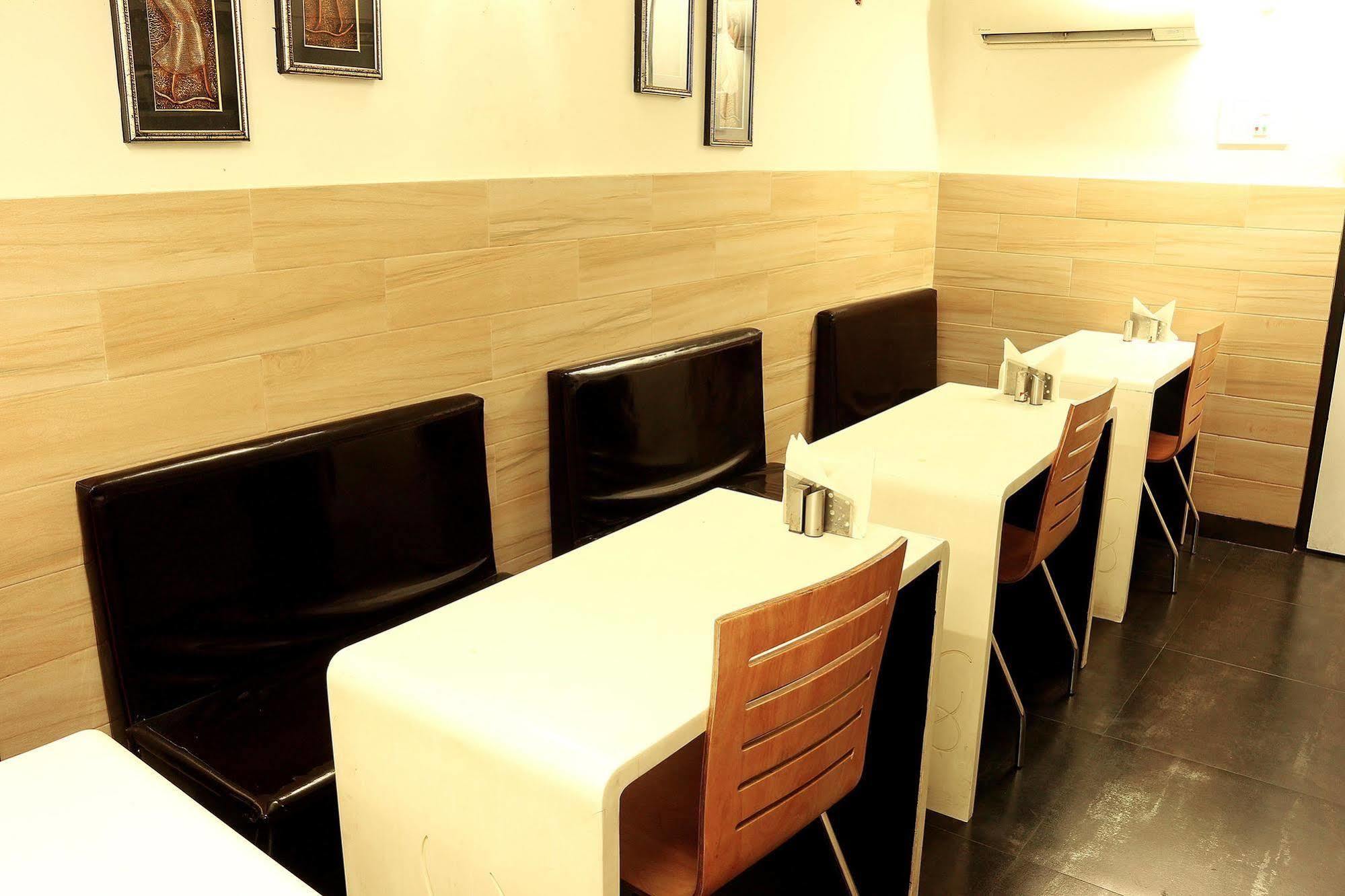 Hiland Inn โกลกาตา ภายนอก รูปภาพ